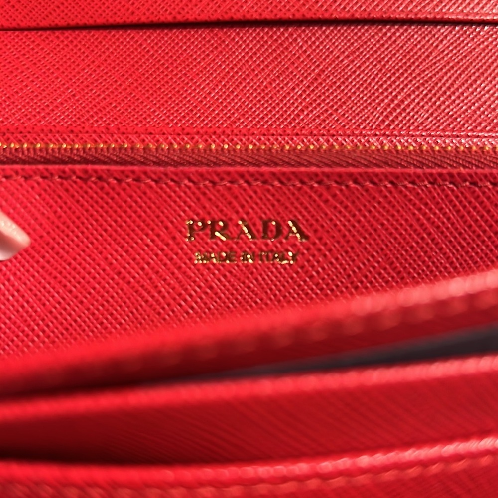 🔥 💯 Authentic Prada Wallet - Picture 6 of 10